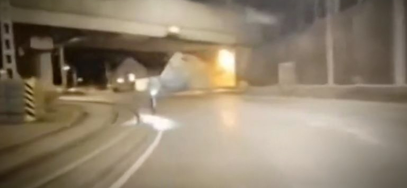 A forgalommal szemben hajtott egy rolleres a Rákóczi hídon, centiken múlt, hogy nem csapták el – videó
