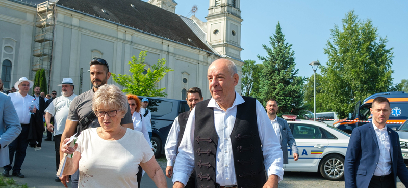 Zarándokok között tűnt fel Sulyok Tamás Csíksomlyón