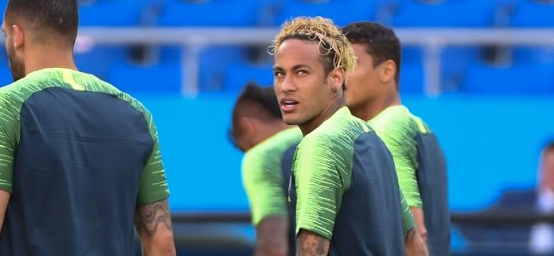 Új frizurával indítja a világbajnokságot Neymar (fotó)