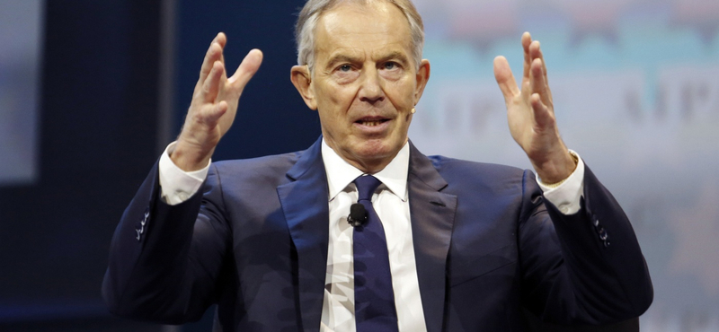 Tony Blair szerint be kellene írni a személyibe, hogy ki kapott koronavírus elleni vakcinát