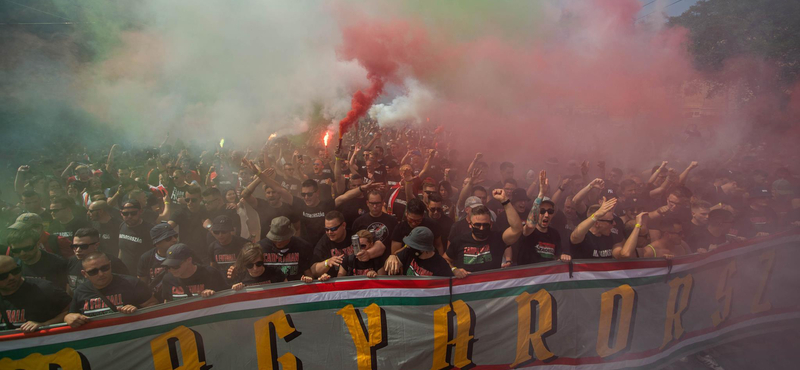 Gulyás szerint sincs akadálya, hogy nagy-magyarországos drapériák legyenek a stadionokban