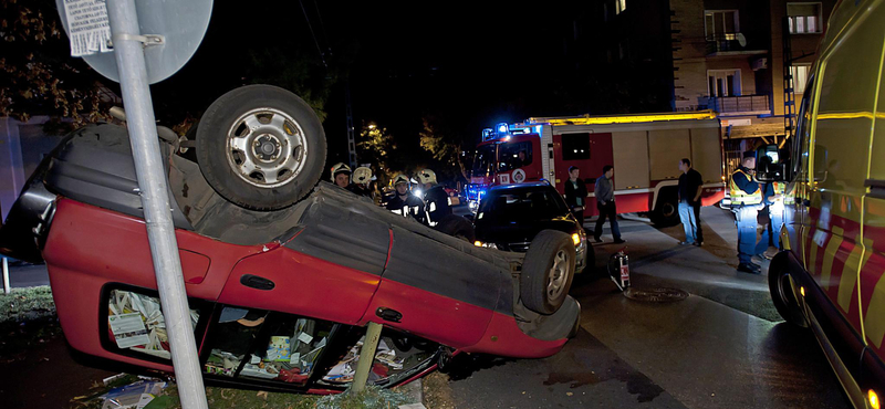 LMP-s képviselő vezette a fejre állt terepjárót