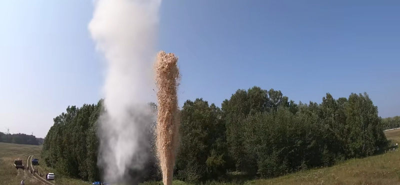 Videó: Összekevertek 10 ezer liter kólát és egy nagy adag szódabikarbónát, az eredmény látványos lett