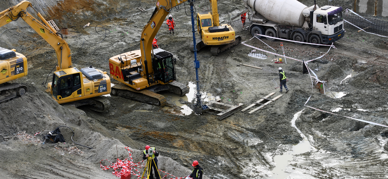 A betonnak már napi árfolyama van az építkezéseken, és a kivitelező is inkább bukik, de kiszáll