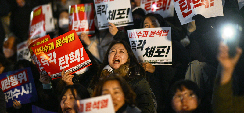 Dél-Korea elmúlt 24 órája: amikor annyira utál mindenki, hogy csak az önpuccs tűnik megoldásnak, de még az se sikerül