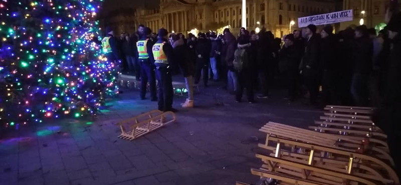 A Kossuth téri tüntetés miatt kivonult a pécsi ellenzék a közgyűlésről