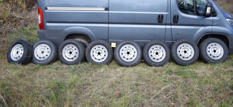 Látott már 8 kerekű Transportert? A szajki rendőrök se