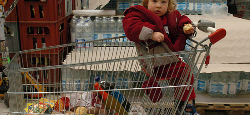 A szupermarketek csak a legszükségesebb dolgokat árusíthatják Franciaországban
