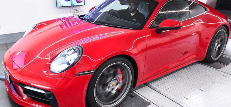 Néhány gombnyomás és közel 200 lóerőt kap az új Porsche 911