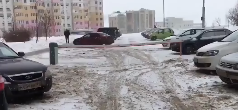 Honnan tudja egy orosz autós, hogy igazán hideg van? – videó