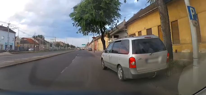 Minden mindegy alapon előzött életveszélyesen ez az autós Soroksárnál – videó