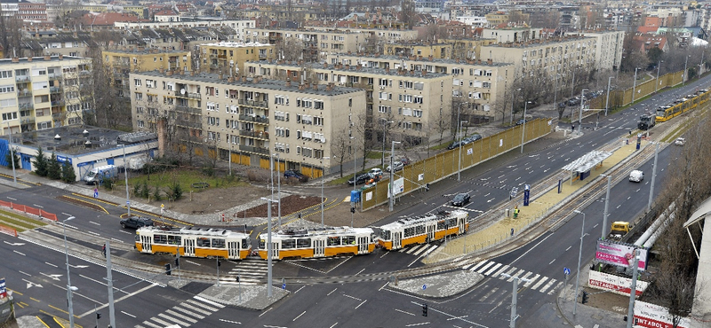 Már Újbudáig jár az 1-es villamos – fotók