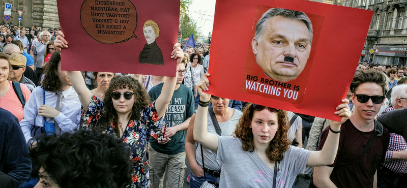 Így néz ki a Kossuth téri tömeg madártávlatból - fotó