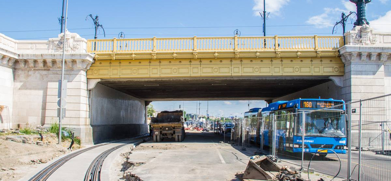 Kezd látszani, hogy fonódik majd a budai villamos – fotók