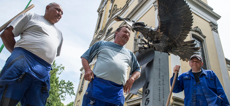 Itt az egyik következménye a munkaerőhiány miatti béremelésnek