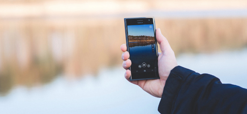 Így tartsa a telefonját, ha jó fotókat szeretne készíteni