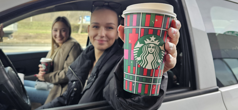 Sietős kávé a kocsiban: kipróbáltuk az első magyar Starbucks autós kávézót