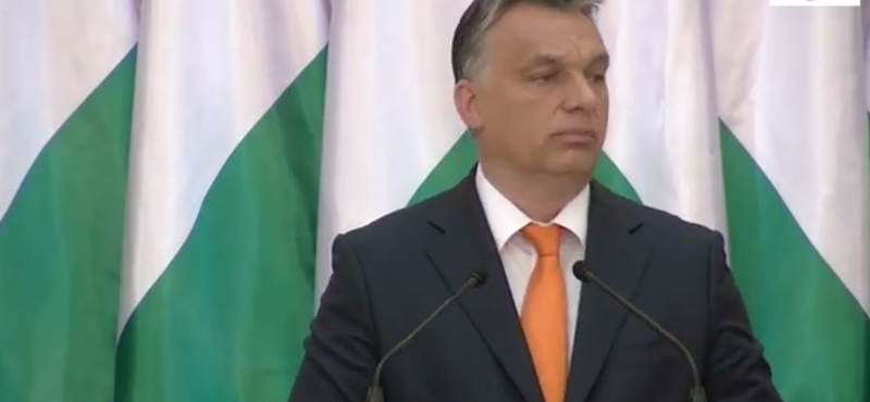 "40 percet meg lehetne tölteni a kormány baklövéseivel is" - videónk az Orbán-beszédről