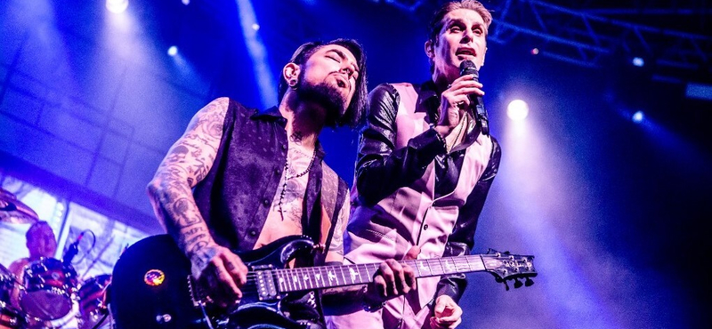 Az együttes tagjai összebalhéztak a színpadon, lefújták a Jane’s Addiction további koncertjeit