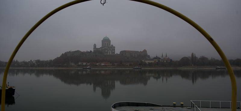 Májusban nyithat újra az esztergomi fürdő