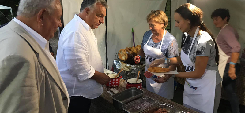 Orbán Viktornak két forint a forró lángos Kötcsén