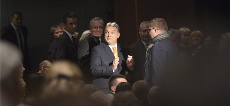 Orbán belengette a harmadik rezsicsökkentést