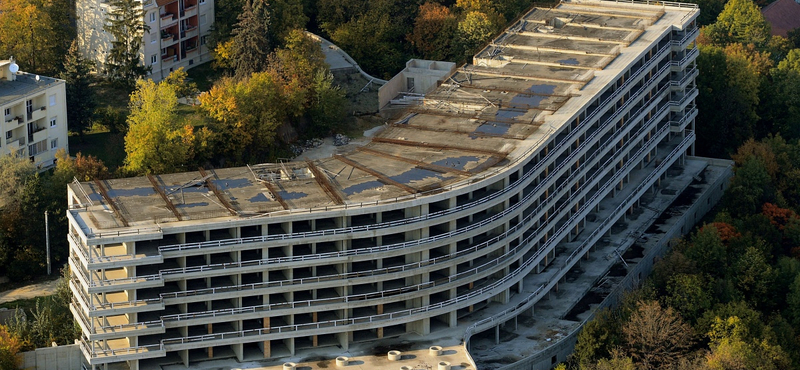 Már nincs akadálya, hogy örökre eltűnjön a Rózsadombról a szellemhotel