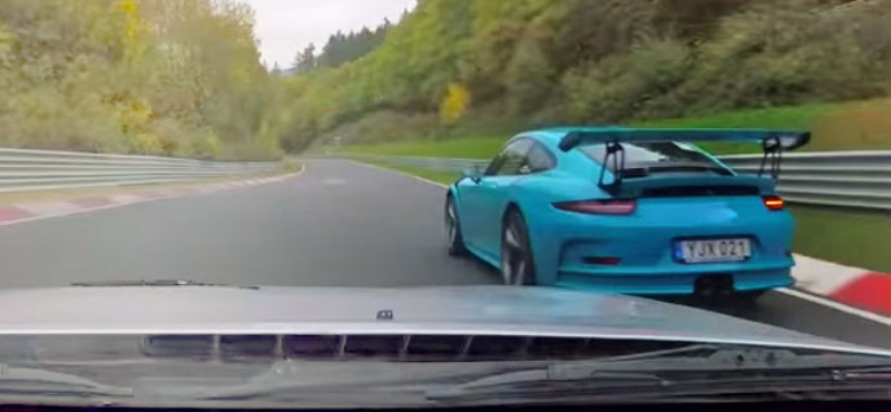 Nürburgringi csata: simán levadászta a kis Mazda az 500 lovas Porsche GT3 RS-t – videó