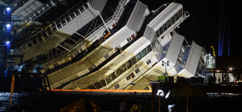 Schettino most megnézhette, mit művelt