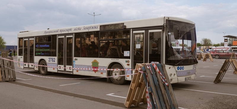 A nőket, a gyerekeket és az időseket kimenekítették az Azovsztalból az ukránok szerint