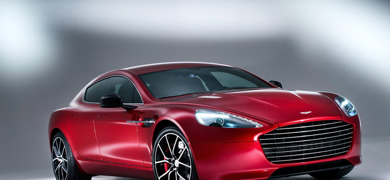 Megérkezett az Aston Martin legerősebb négyajtósa