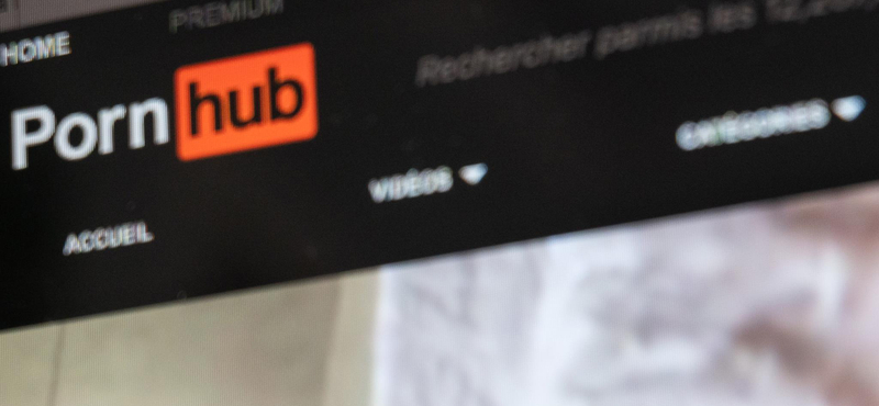 Szigorú a törvény? Elérhetetlen a pornó. Így tiltakozik a Pornhub az új amerikai szabályok ellen