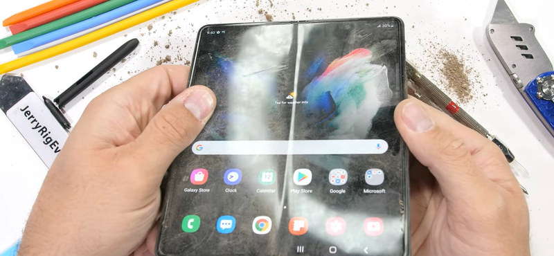 Videó: Meggyötörték a Samsung Galaxy Z Fold3-at, így bírta a strapát a telefon