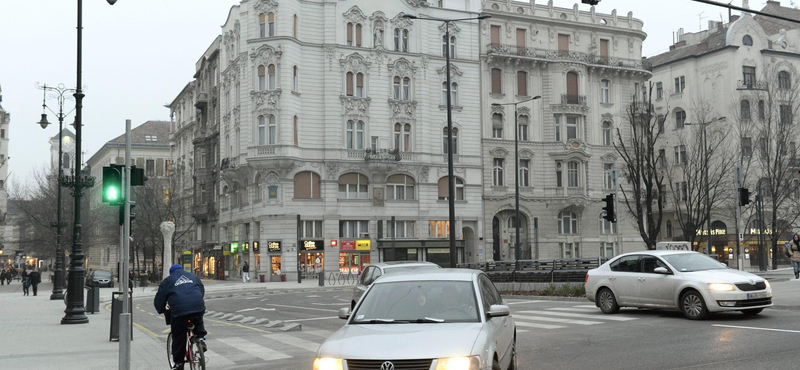 Már használhatják az autósok az Erzsébet híd pesti felhajtóját - fotók