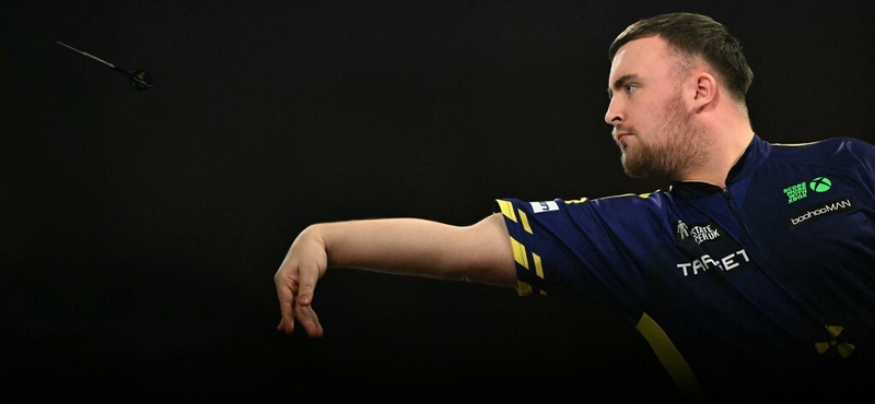 Luke Littler megismételte a legendás Phil Taylor bravúrját, összejött az álomdöntő a darts-vb-n