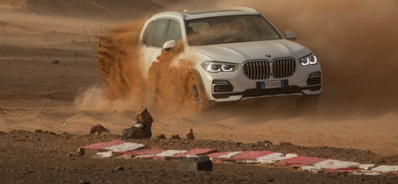 A BMW felépítette a Szaharában a monzai versenypálya tökéletes mását