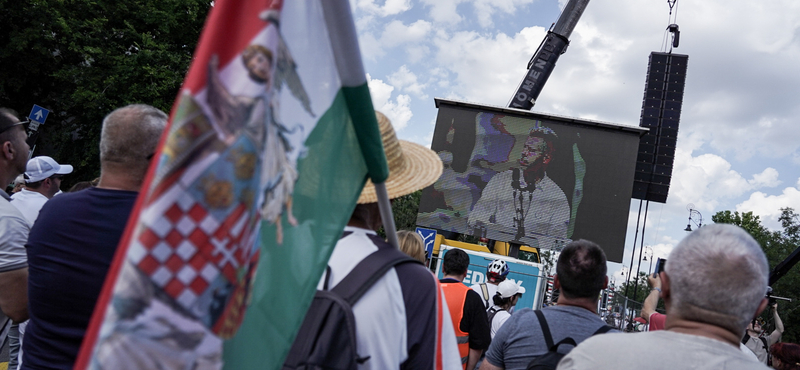 Magyar Péter: Visszahozzuk a katát, lesz bérlakásprogram és vagyonosodási vizsgálat a politikusok ellen - tele volt a Hősök tere a Tisza párt utolsó nagy demonstrációján