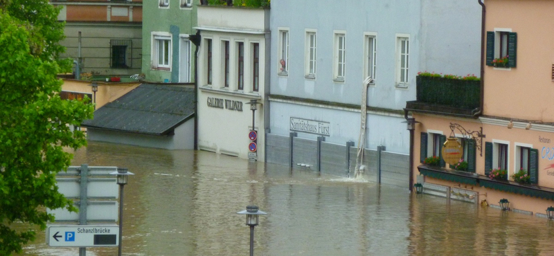 "Hihetetlen károk" és halottak – pusztító árvíz sújtja Közép-Európát