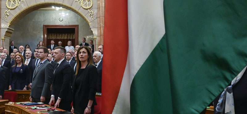 Fociedző, mozdonyszerelő és cukrász is van a képviselők között, de diplomában a nők az erősebbek