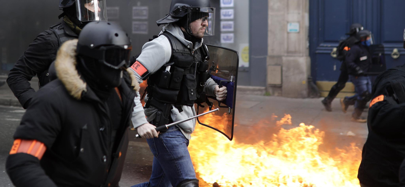 Ezrek tüntettek a rendőri erőszak ellen francia nagyvárosokban