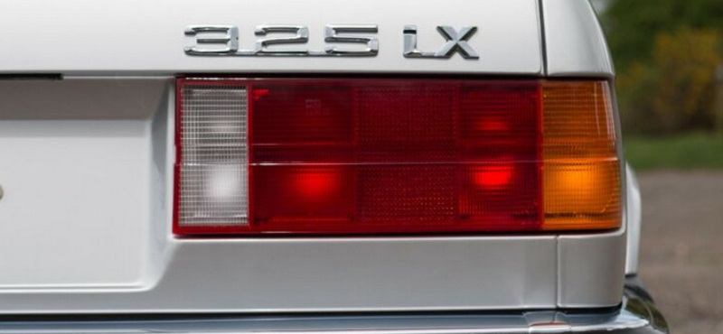 Időkapszula: 34 év alatt csak 500 kilométer került ebbe az eladó 3-as BMW-be