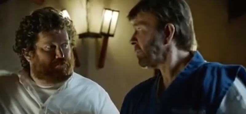 Végre: Chuck Norris főzni is megtanít - videó