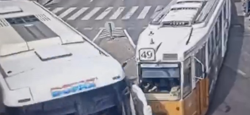 Csúnya baleset a Múzeum körúton: villamossal csattant a busz – videó