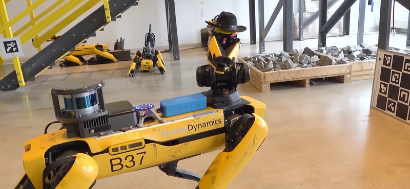 Kezdjünk félni? Már beszélni is tud a Boston Dynamics robotkutyája (videó)