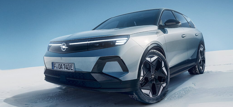 Ilyen Opel eddig még nem volt, 325 lóerővel hódít az újdonság