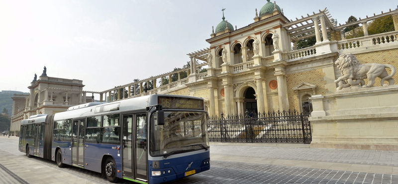 Borul a buszok, villamosok menetrendje október 23-án