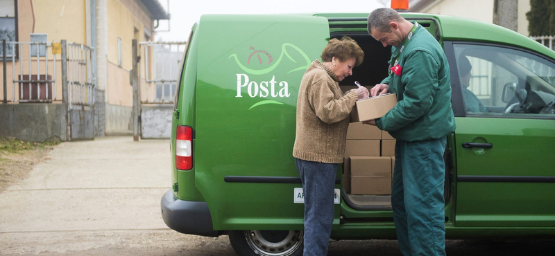 Magyaráz a Posta: a postásnak jó, ha sok biztosítást kötnek nála