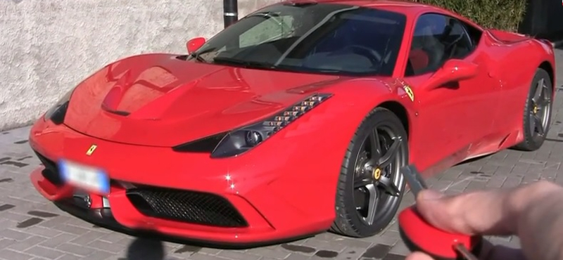 Napi Ferrari-fétis: így üvölt padlógázon a 458 Speciale