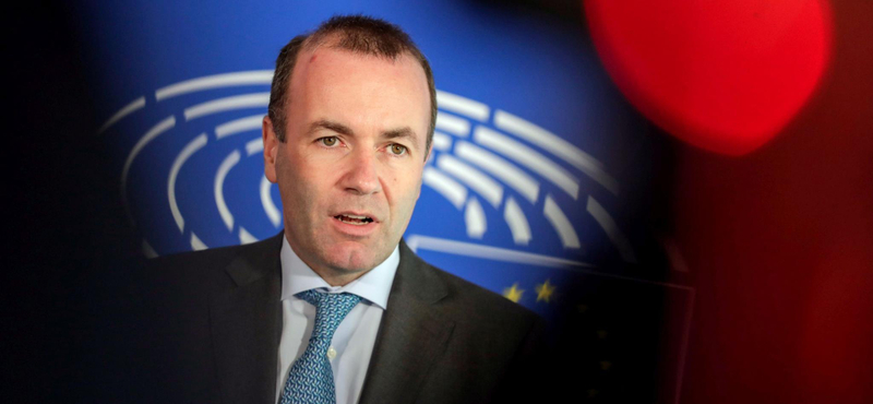 A felfüggesztett Fidesz képviselőjének is gratulált Manfred Weber