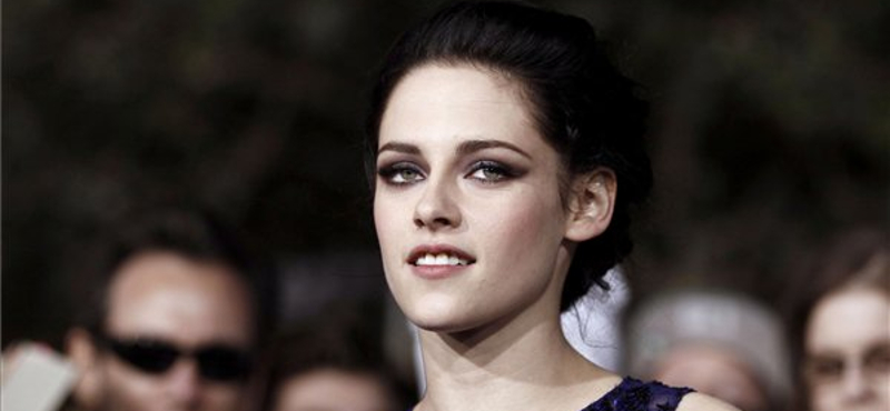 Kristen Stewart bocsánatot kért, amiért megcsalta Pattinsont